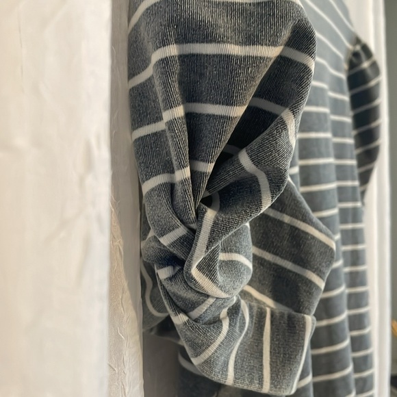 Jane and Delancey Blue White Striped Short Sleeve top Size M PTP 20” length 25 “ - Picture 4 of 7